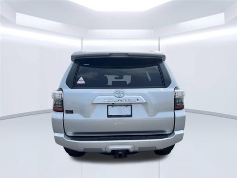 Used 2020 Toyota 4Runner SR5 AWD/4WD image 5