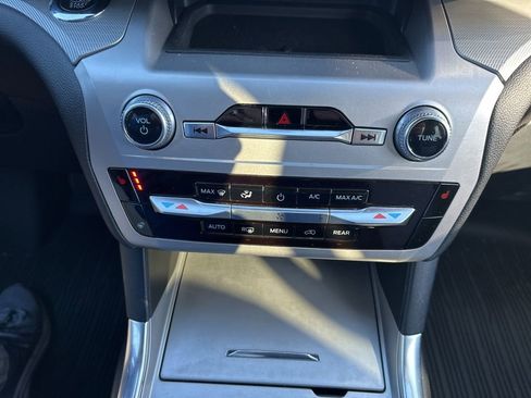 Used 2022 Ford Explorer XLT w/ Equipment Group 202A image 29