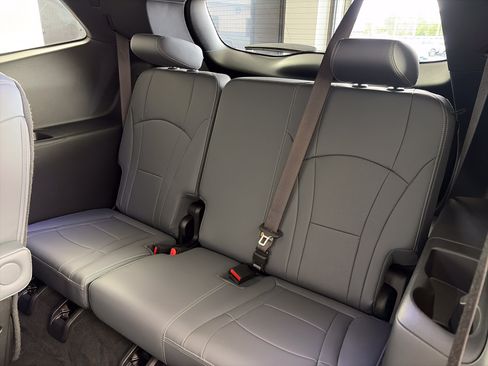 Used 2023 Buick Enclave Essence w/ Experience Buick Package AWD/4WD image 9