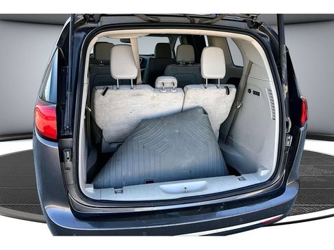 Used 2020 Chrysler Pacifica Limited FWD image 40