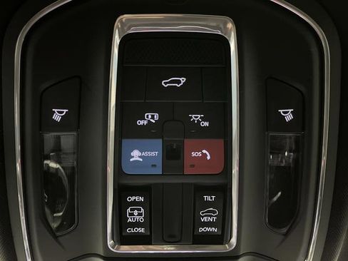 Used 2023 Jeep Grand Cherokee Altitude image 24