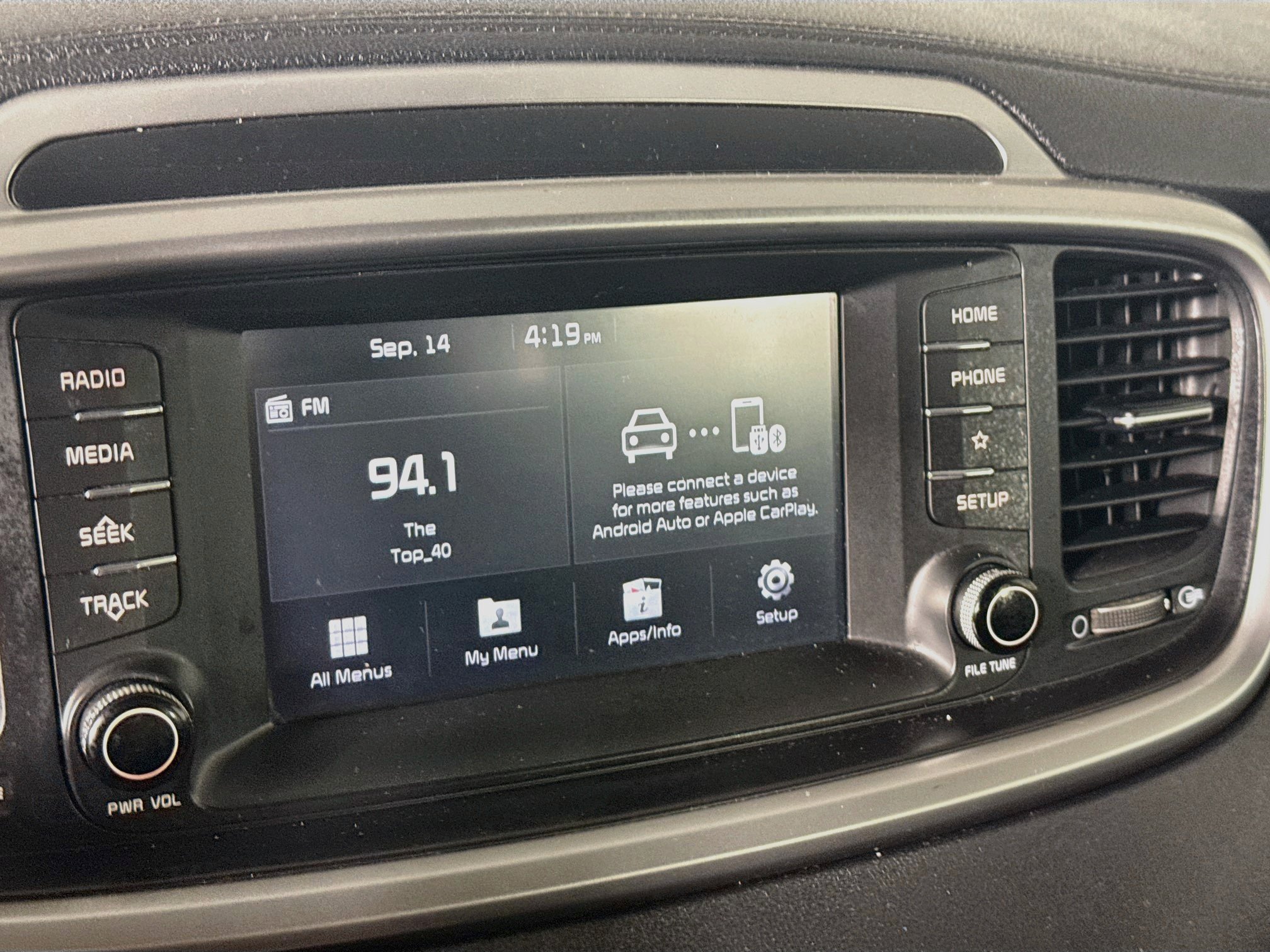 Used 2020 Kia Sorento LX FWD image 16