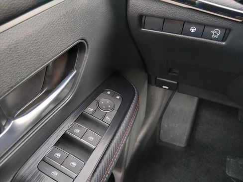 Certified 2025 Nissan Kicks SR FWD image 25