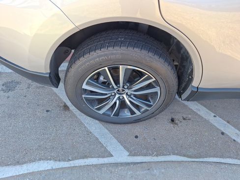 Used 2023 Toyota Venza LE image 11