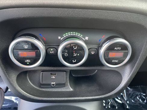 Used 2015 FIAT 500L Trekking FWD image 20
