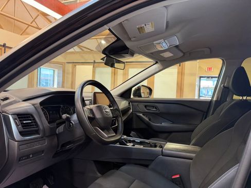 Used 2025 Nissan Rogue S image 12