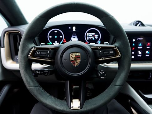 Used 2025 Porsche Cayenne GTS image 63