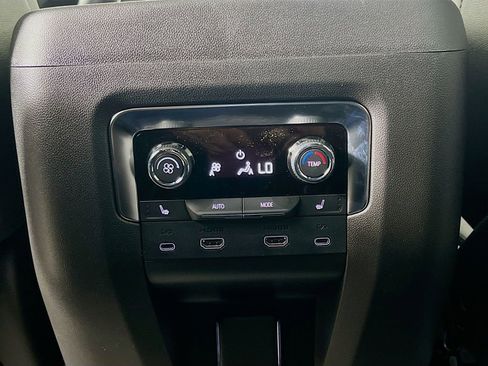 New 2026 Chevrolet Suburban Z71 image 28