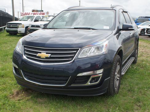 Used 2017 Chevrolet Traverse LT image 1