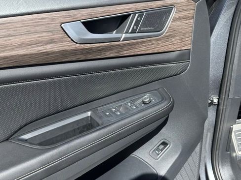 Used 2024 Volkswagen Atlas SEL Premium R-Line image 36