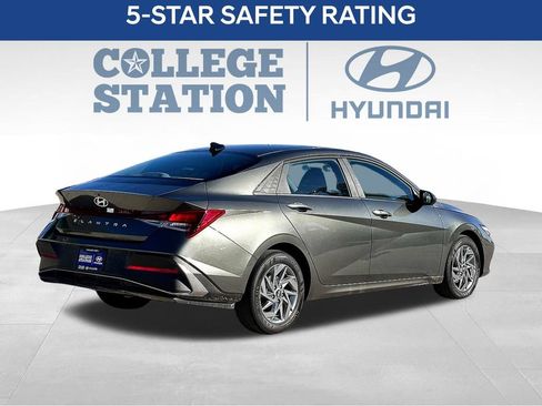 Used 2024 Hyundai Elantra SEL FWD image 7