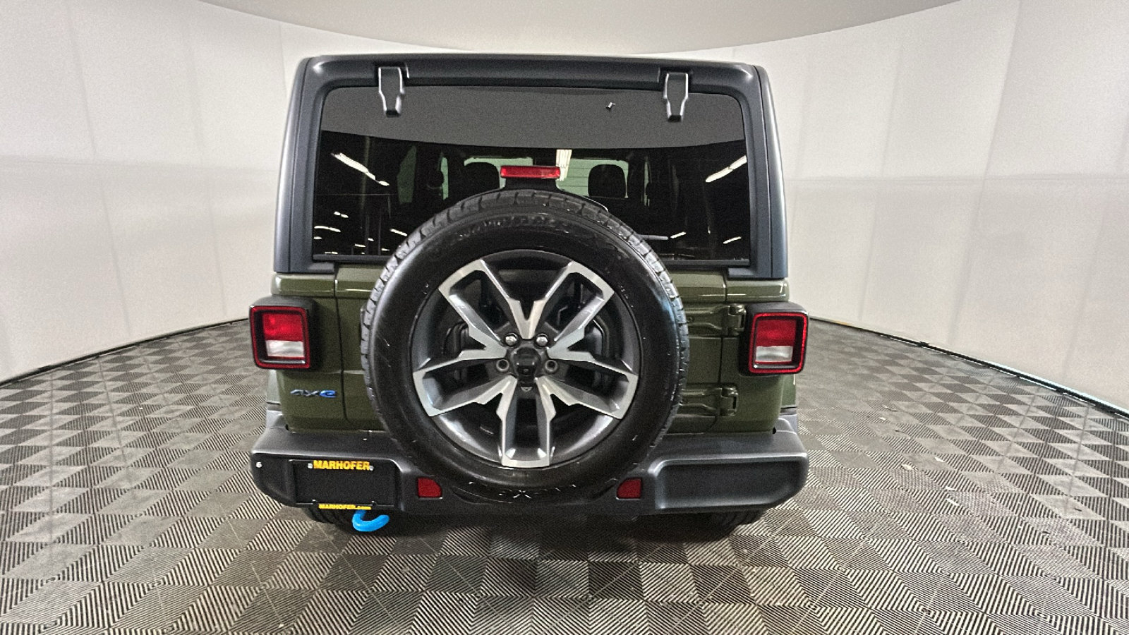 Used 2024 Jeep Wrangler Unlimited w/ Convenience Group AWD/4WD image 4