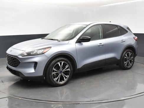 Used 2022 Ford Escape SE w/ SE Sport Appearance Package image 1