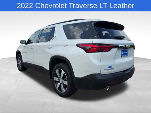 Used 2022 Chevrolet Traverse LT w/ LT Premium Package FWD image 6