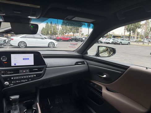 Used 2025 Lexus ES 350 w/ Accessory Package (Z2) FWD image 16