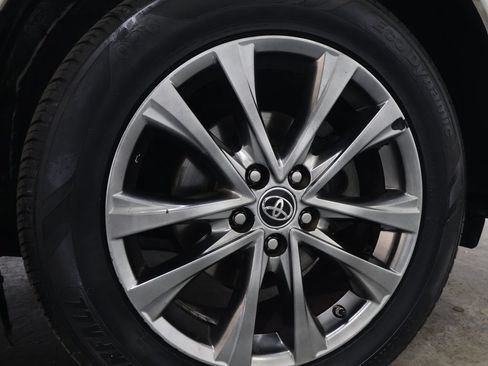 Used 2018 Toyota RAV4 Platinum FWD image 34
