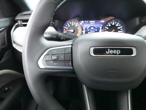 Used 2025 Jeep Compass Limited AWD/4WD image 11