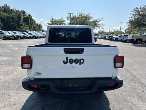 New 2025 Jeep Gladiator Sport image 7