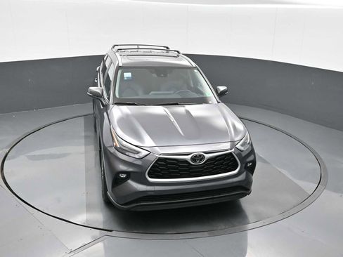 Used 2024 Toyota Highlander XLE image 18