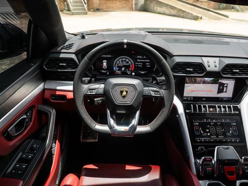 Used 2020 Lamborghini Urus AWD/4WD image 33