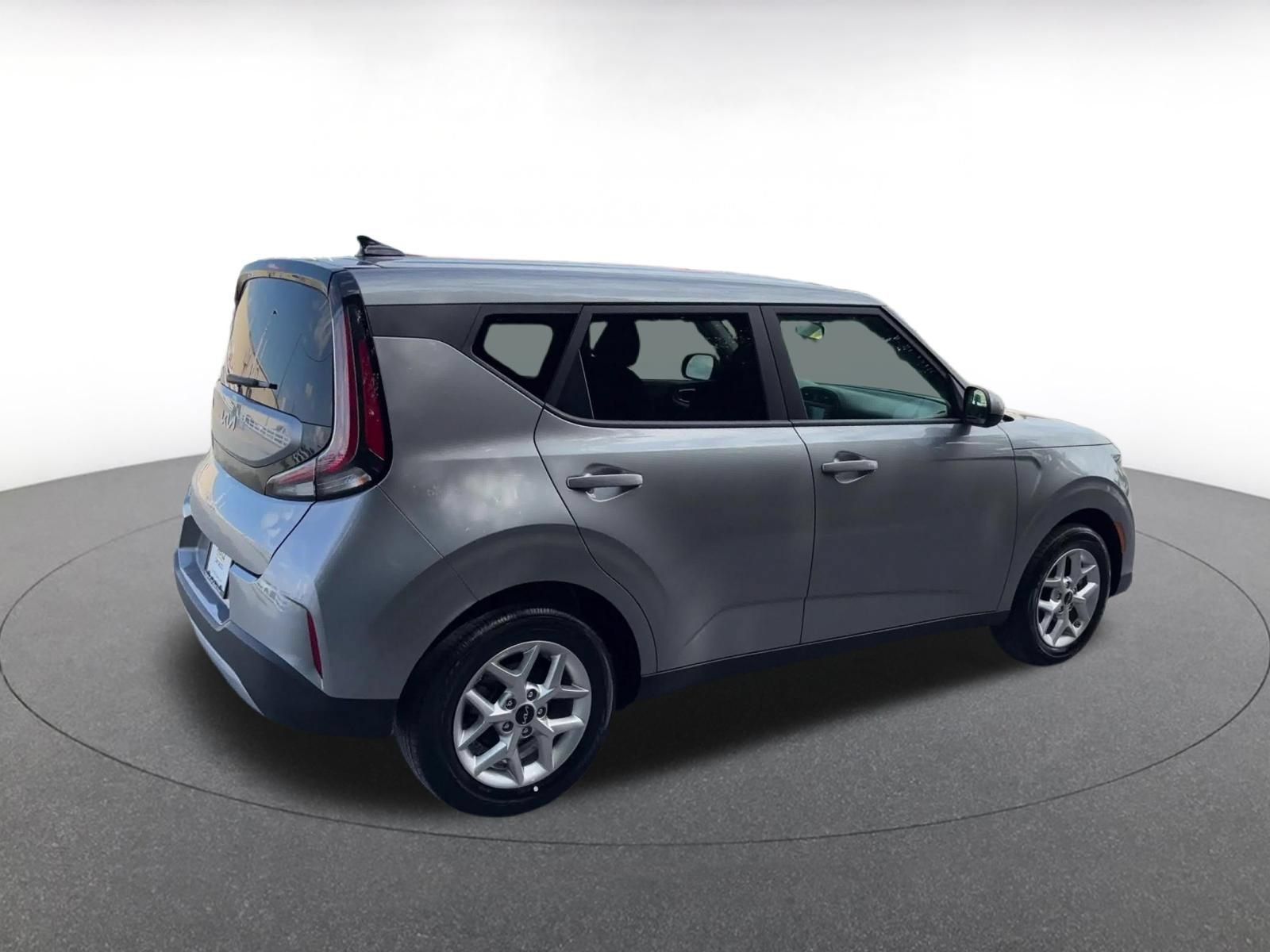 Used 2025 Kia Soul LX w/ LX Technology Package FWD image 13