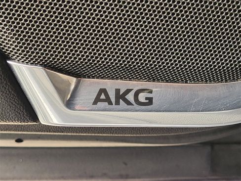 Used 2021 Cadillac Escalade Premium Luxury image 23