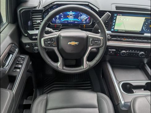 Used 2025 Chevrolet Silverado 2500 LTZ w/ LTZ Premium Package image 8