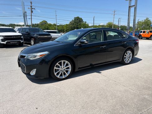 Used 2015 Toyota Avalon Limited FWD image 2