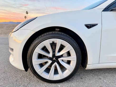 Used 2023 Tesla Model 3 Standard Range image 7