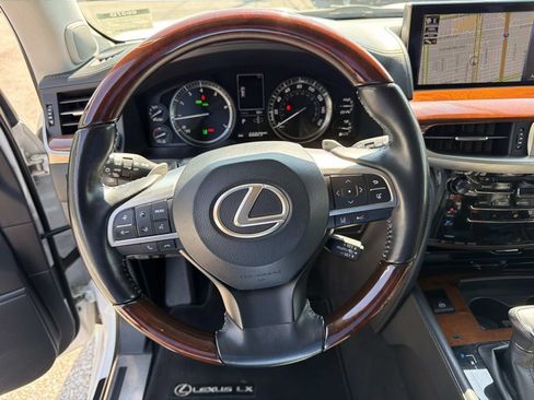 Used 2020 Lexus LX 570 4WD w/ Luxury Package image 22