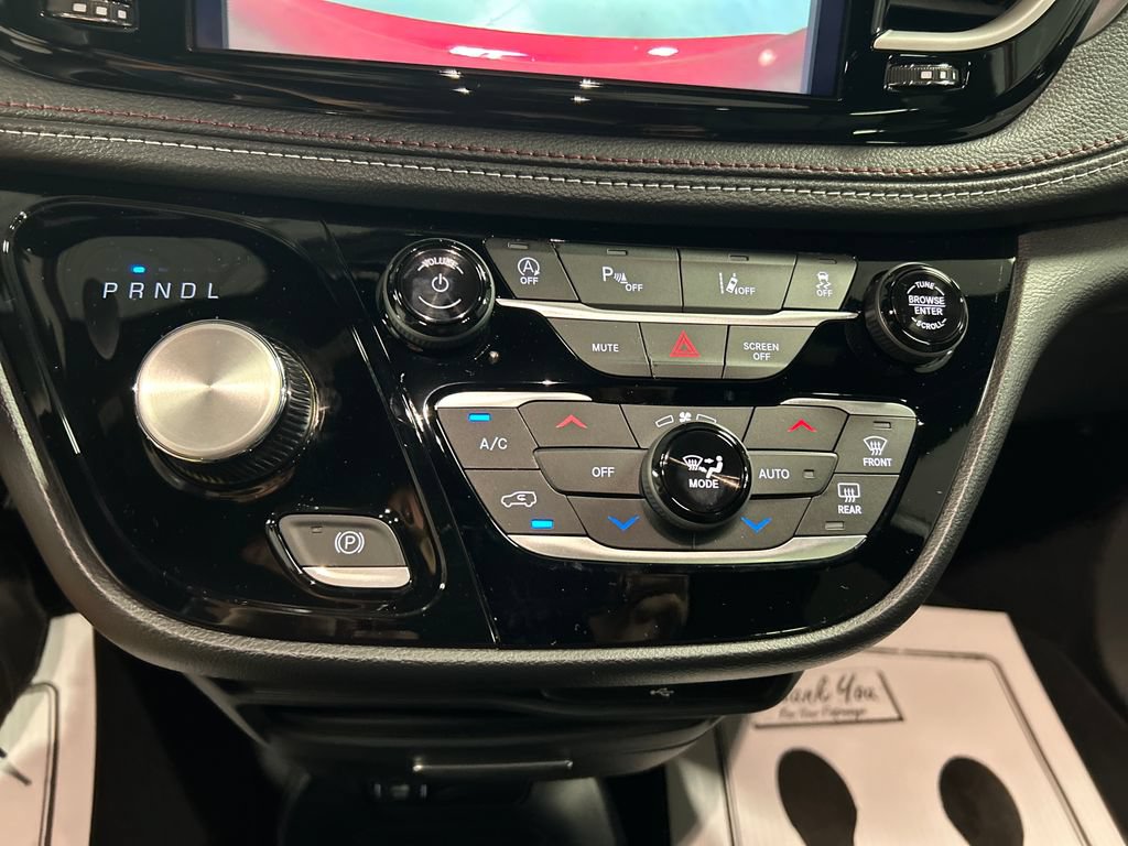 New 2027 Chrysler Pacifica Select FWD image 17