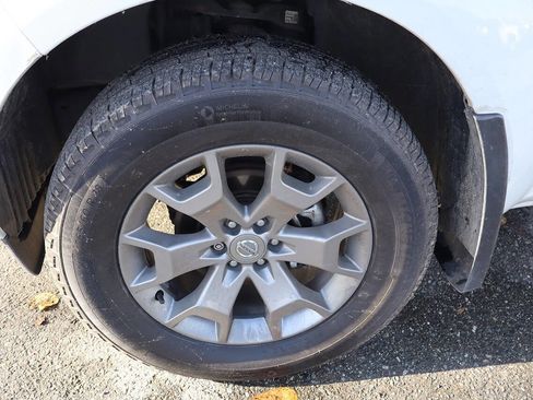 Used 2020 Nissan Frontier SV image 23