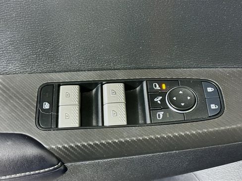 Used 2024 Mitsubishi Outlander SE Black Edition image 24