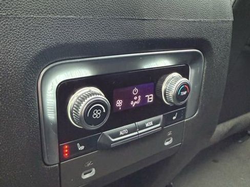 Used 2022 GMC Yukon SLT w/ SLT Luxury Package image 45