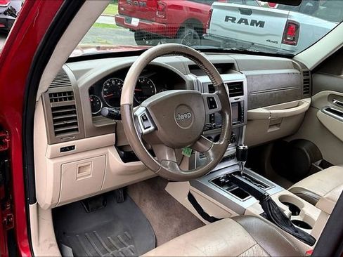 Used 2008 Jeep Liberty Limited w/ Premium Group AWD/4WD image 13