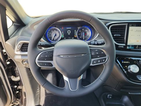 New 2027 Chrysler Pacifica Select FWD image 22