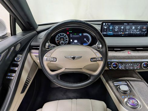 Used 2024 Genesis G80 image 2