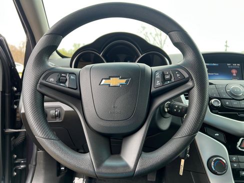 Used 2016 Chevrolet Cruze LT FWD image 17