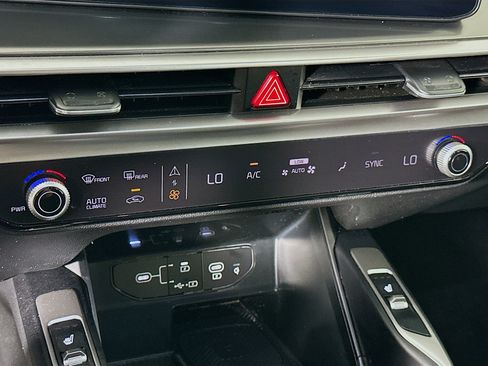 Used 2024 Kia Sorento S w/ Panoramic Sunroof Package FWD image 24