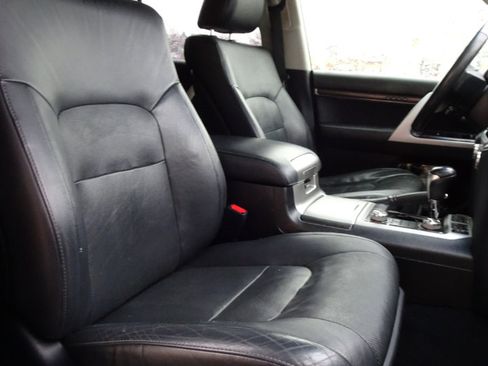 Used 2018 Toyota Land Cruiser image 14