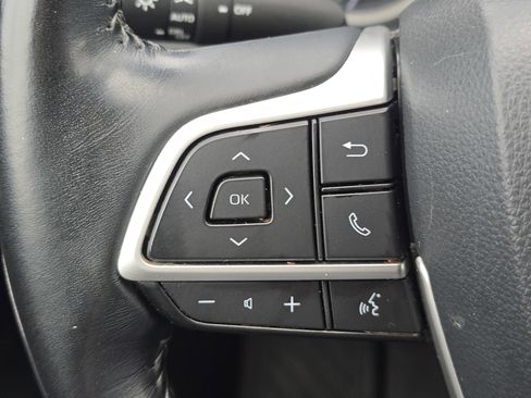 Used 2022 Toyota Highlander XLE image 19