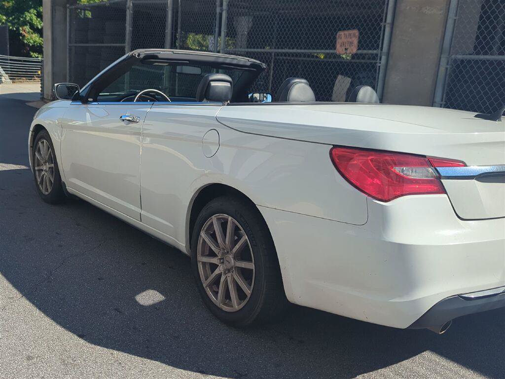 Used 2013 Chrysler 200 Limited FWD image 7