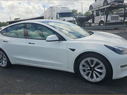 Used 2023 Tesla Model 3 Standard Range image 1