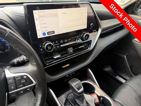Used 2024 Toyota Highlander Limited image 26