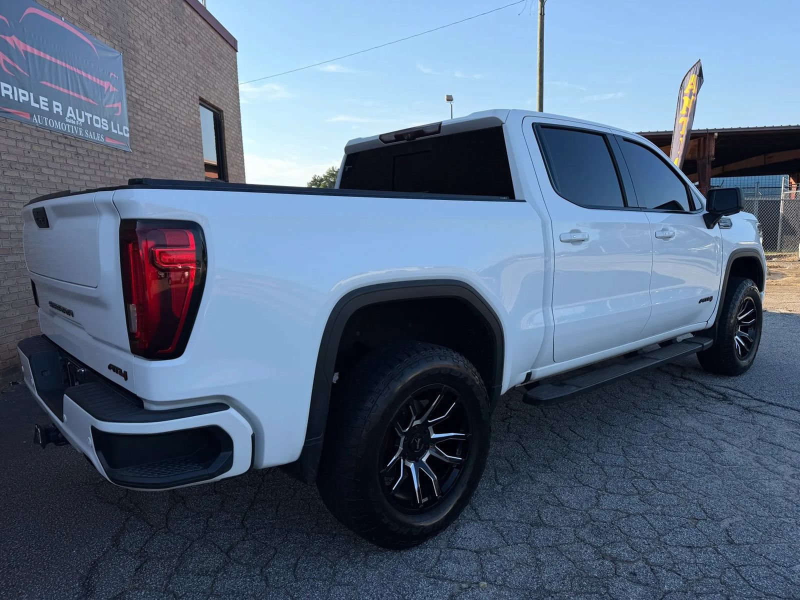 Used 2020 GMC Sierra 1500 AT4 w/ AT4 Premium Package AWD/4WD image 11