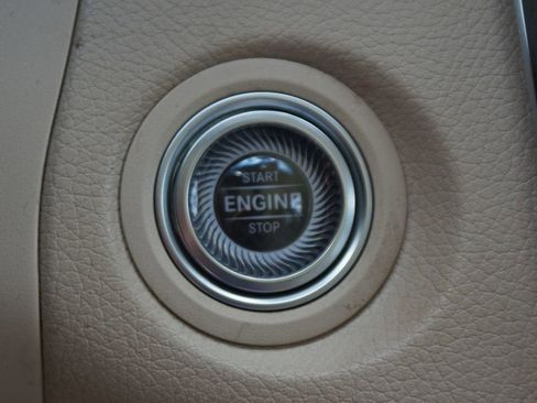 Used 2020 Mercedes-Benz GLC 300 image 9
