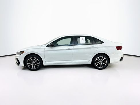 Used 2025 Volkswagen Jetta Sport FWD image 4