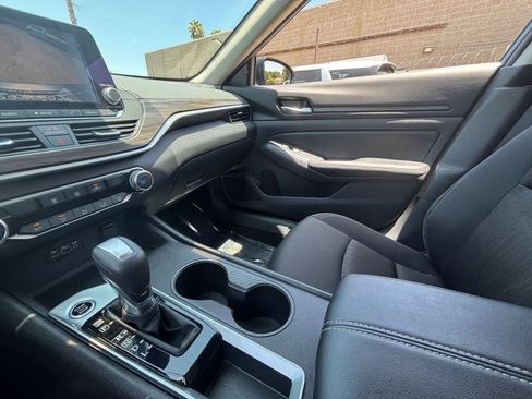 Used 2025 Nissan Altima 2.5 SV FWD image 36