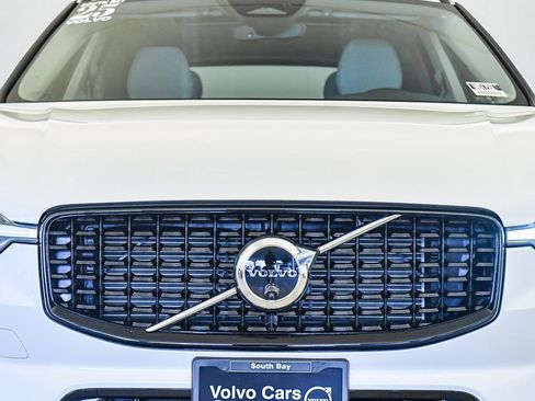 Certified 2025 Volvo XC60 T8 Plus w/ Protection Package Premier image 8