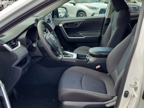 Used 2019 Toyota RAV4 LE image 21